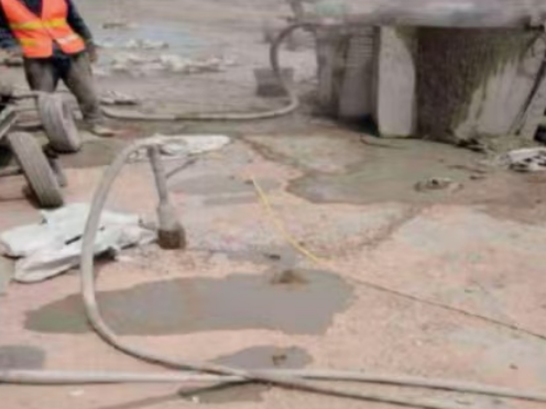 尧都水泥混凝土路面板底注浆技术 路面脱空注浆整治方案