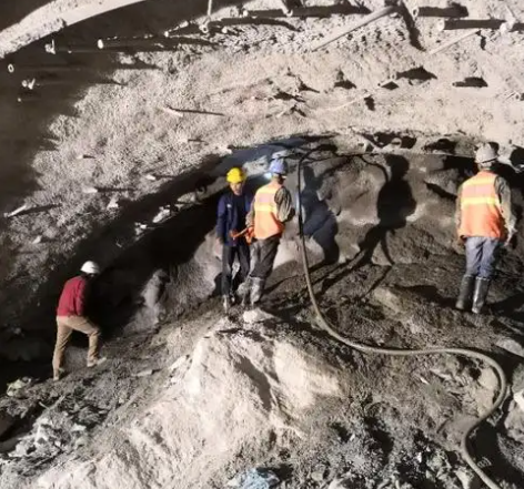 尧都拱顶带模注浆料的施工流程及注意事项